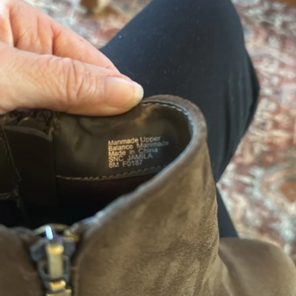 Brown suede booties - Picture 6 of 6